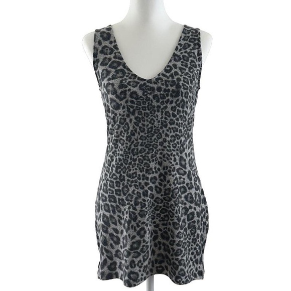 ⭐️WHITE HOUSE BLACK MARKET - SWEATER KNIT LEOPARD PRINT MINI DRESS⭐️ - Picture 3 of 6